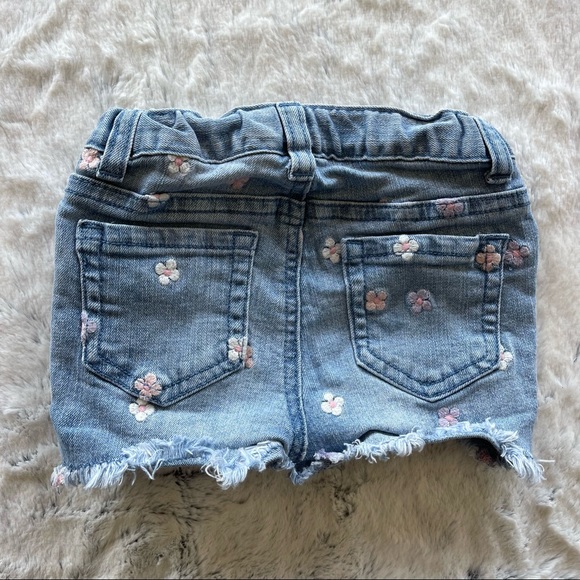 Bundle of 2 Shorts  and 1 Skirt for a 3T old Girl - Picture 12 of 13